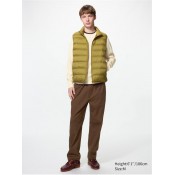 ווסט UNIQLO לגברים בצבע כחול נייבי ווסט UNIQLO לגברים בצבע כחול נייבי